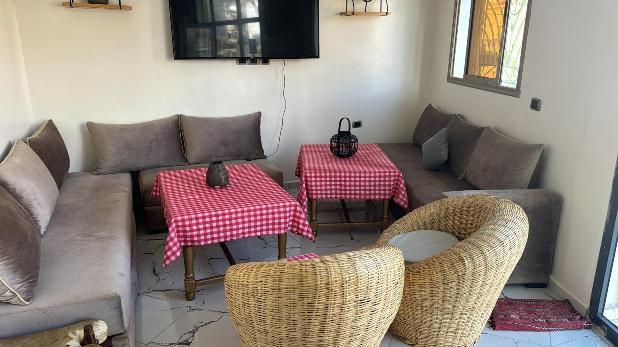 Soraya Guest House Surf Camp & Restaurant Эмуан Экстерьер фото